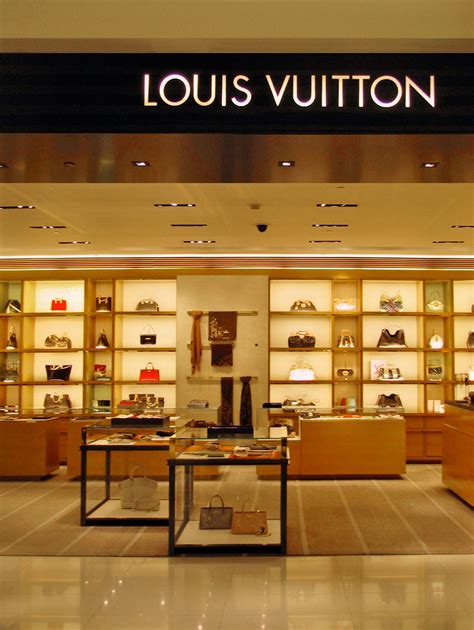 il manager louis vuitton|louis vuitton manager salary.